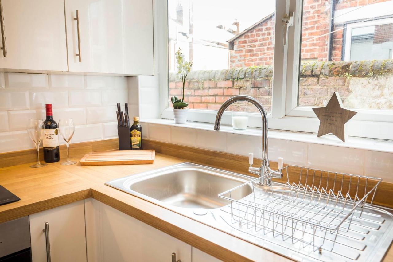 Spacious, Modern 4 Bed House Close To City Centre Chester Luaran gambar